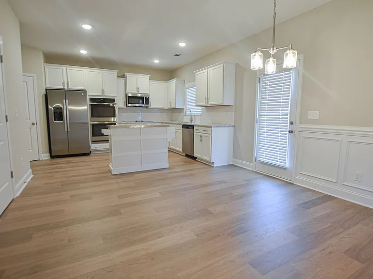 1113 Henry Place Blvd — Photo 5