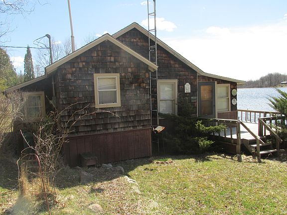 4th image of 821 Lake Dr