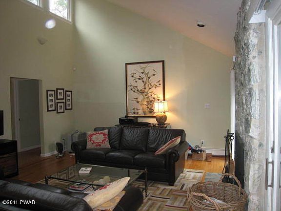 2nd image of 12 Kingfisher Ln