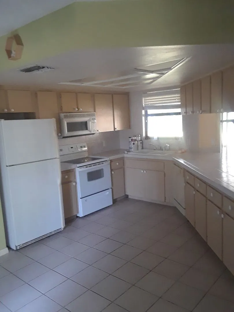 222 Carpenters Way — Photo 4