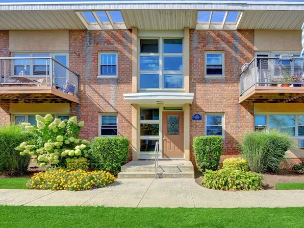4 Rose Street #5-2A, Oceanside, NY 11572