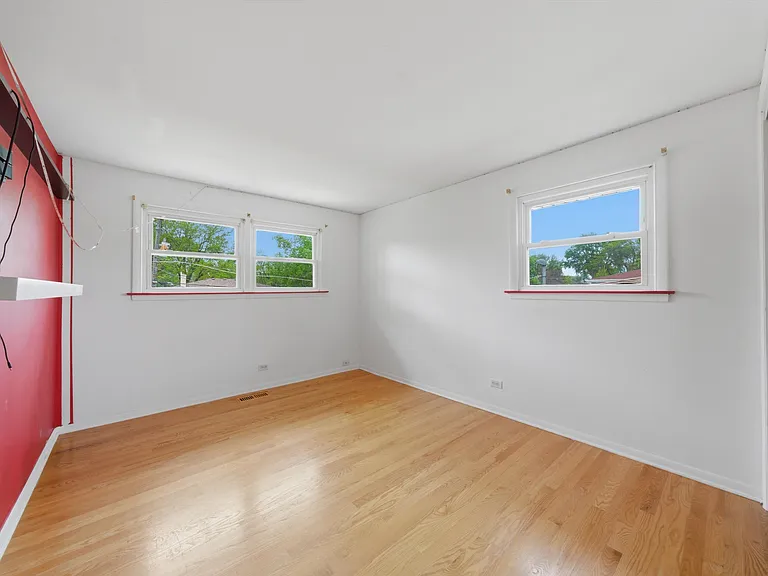166 W Bradley St — Photo 14