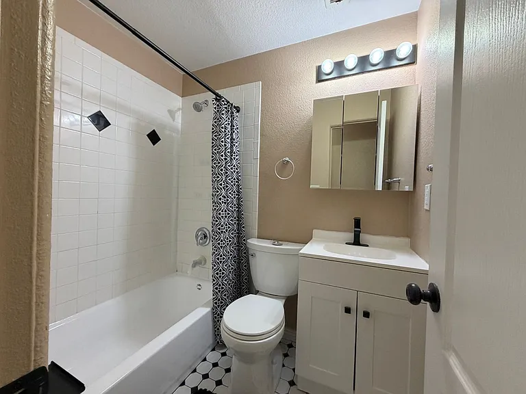 1687 Moline St — Photo 10