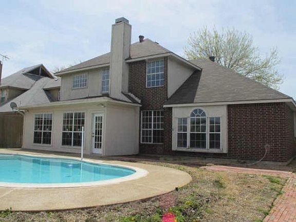 2nd image of 1811 Caplin Dr