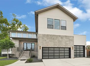 922 T C Jester Blvd, Houston, TX 77008