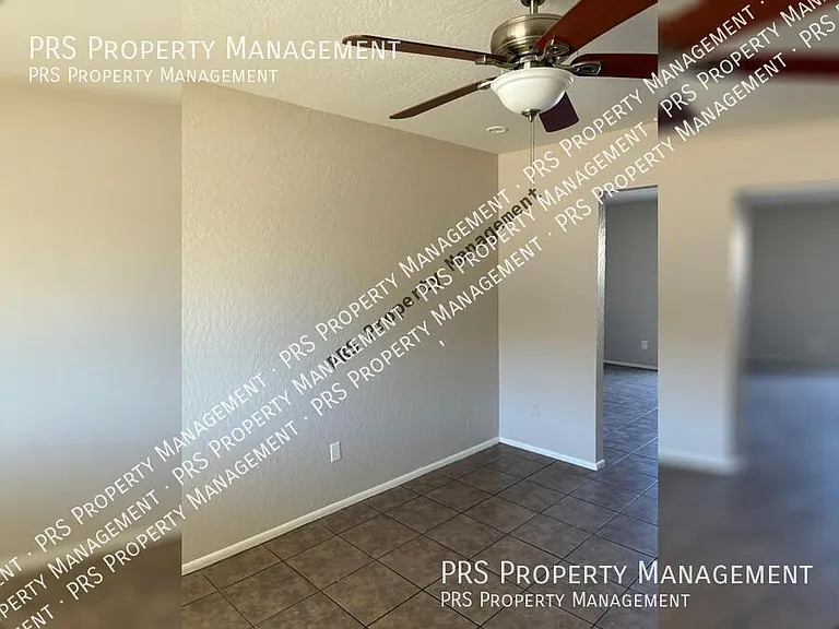 10641 N 15th Ave #B — Photo 3