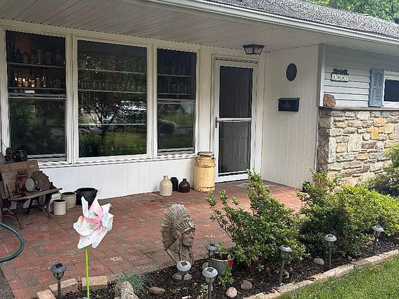 4th image of 1041 Jeffrey Dr