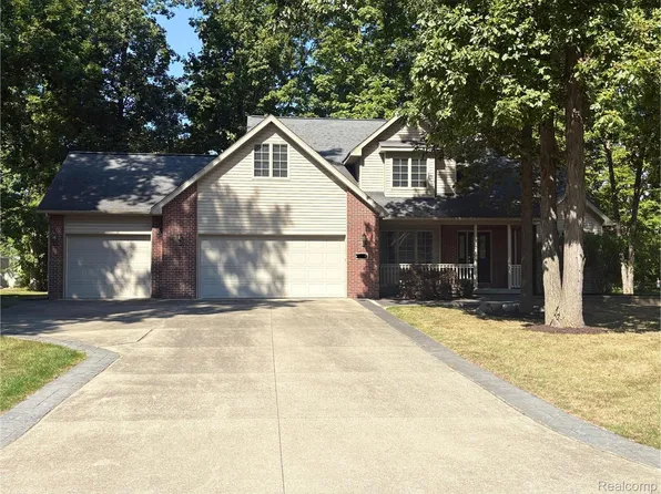 2295 Flagstone Dr, Flushing, MI 48433