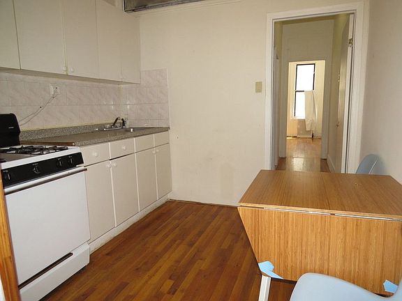 4th image of 177 Maujer St APT 1R