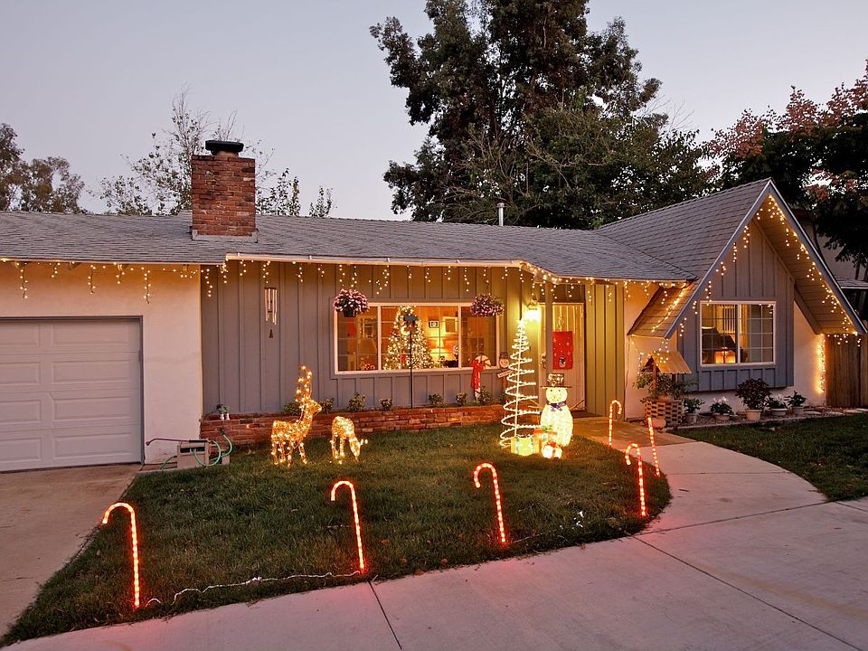 Charming Lakeside Home