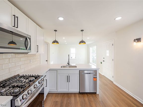 3rd image of 14705 Brunswick Ave