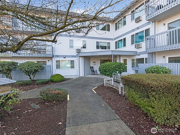 3rd image of 2005 TIBBETTS Drive #313