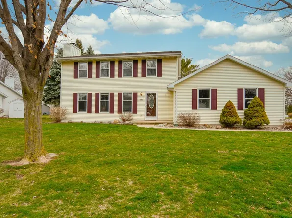 2042 Reinhard Dr, Green Bay, WI 54303