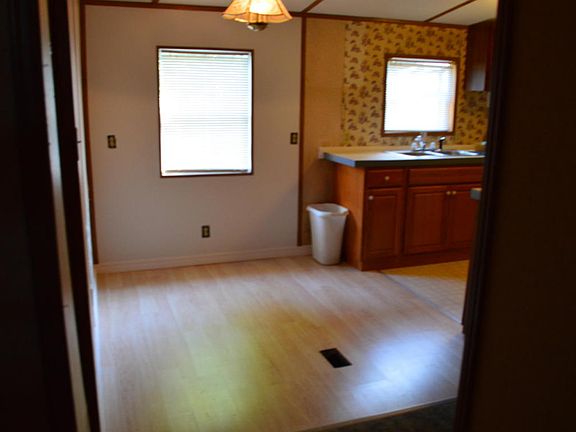 3rd image of 31836 Lakeside Dr