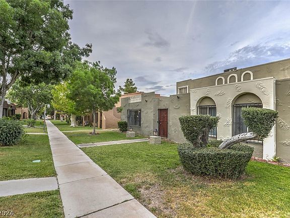 3rd image of 4627 Monterey Cir Unit 1