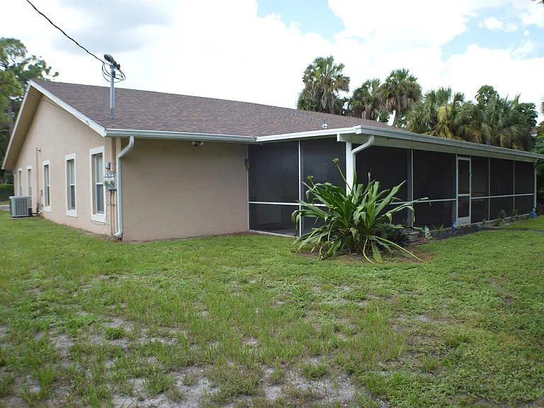 2925 Montclaire Ave — Photo 18