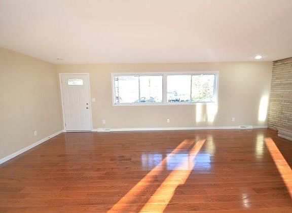 2nd image of 450 Crestview Dr