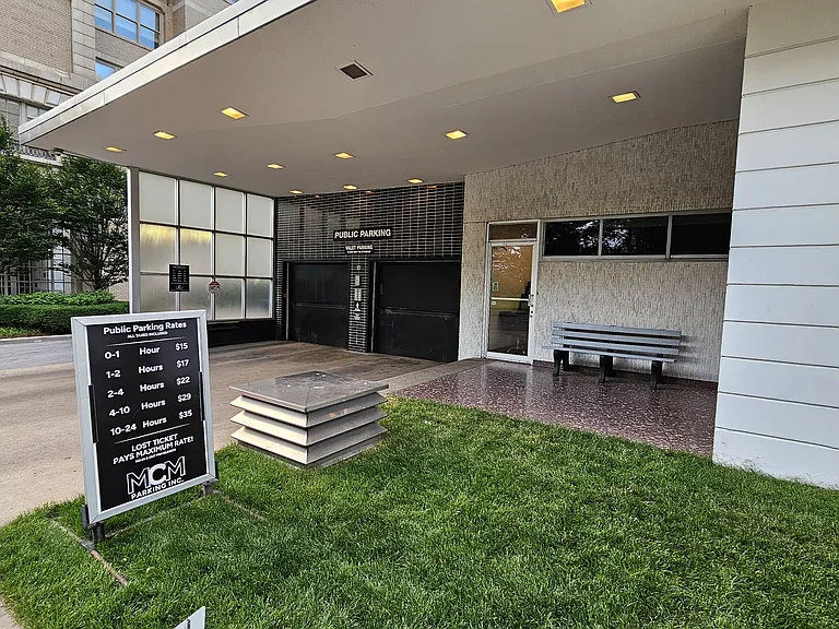 1555 N Dearborn Pkwy #27E — Photo 40