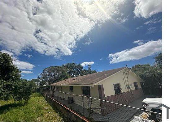 1st image of 218 NW 5th Ave APT 2