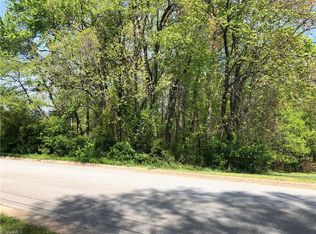 736 Lake Dr, Kernersville, NC 27284