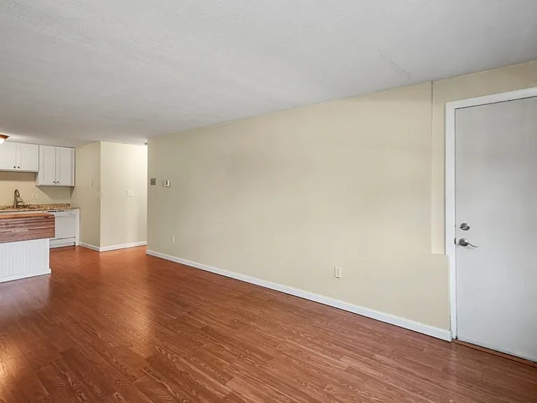 16 Mayberry Dr #4 — Photo 8