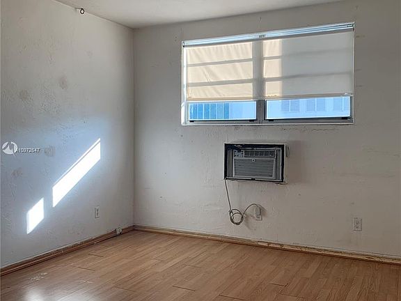 5th image of 505 NE 30th St APT 502