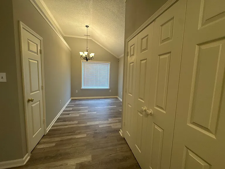 615 Ashley Glen Cir E — Photo 6
