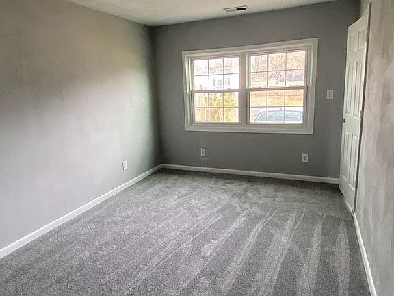 3rd image of 815 Holly Hedge Ave