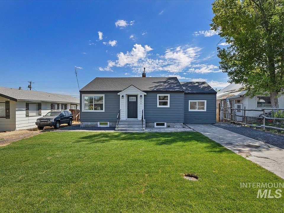 1st image of 604 8th Ave N