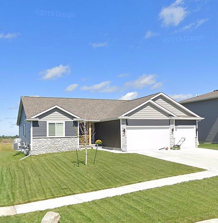 1st image of 685 NE Dellwood Dr