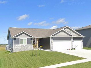 685 NE Dellwood Dr, Waukee, IA 50263