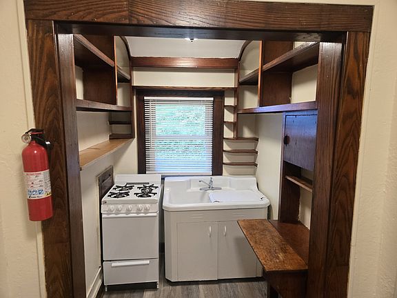 5th image of 10 Suncrest Ct APT 3