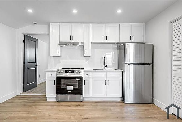 1st image of 406 Sierra Ave #B