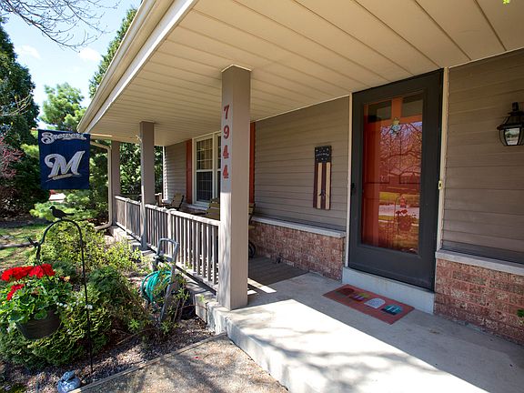 3rd image of 7944 W Imperial Dr