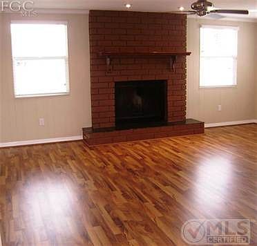 Great Looking True Wood-Burning Fireplace in Spacious Family Room!