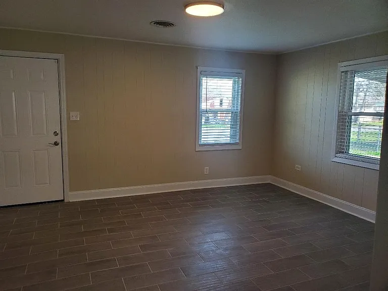 606 Maple St — Photo 5