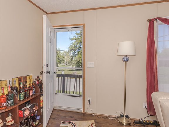 3rd image of 1 Melissa Dr