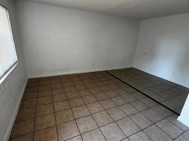 2301 Wengert Ave — Photo 5