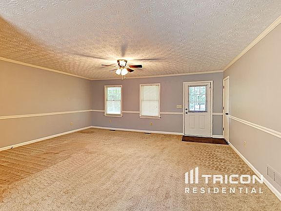 3rd image of 202 Holly Ln