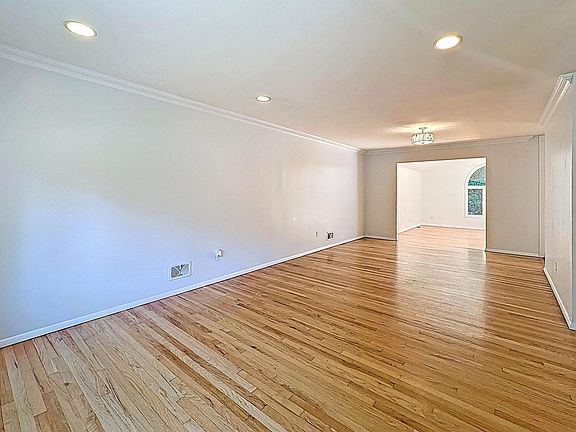 5th image of 3 Nokomis Ave
