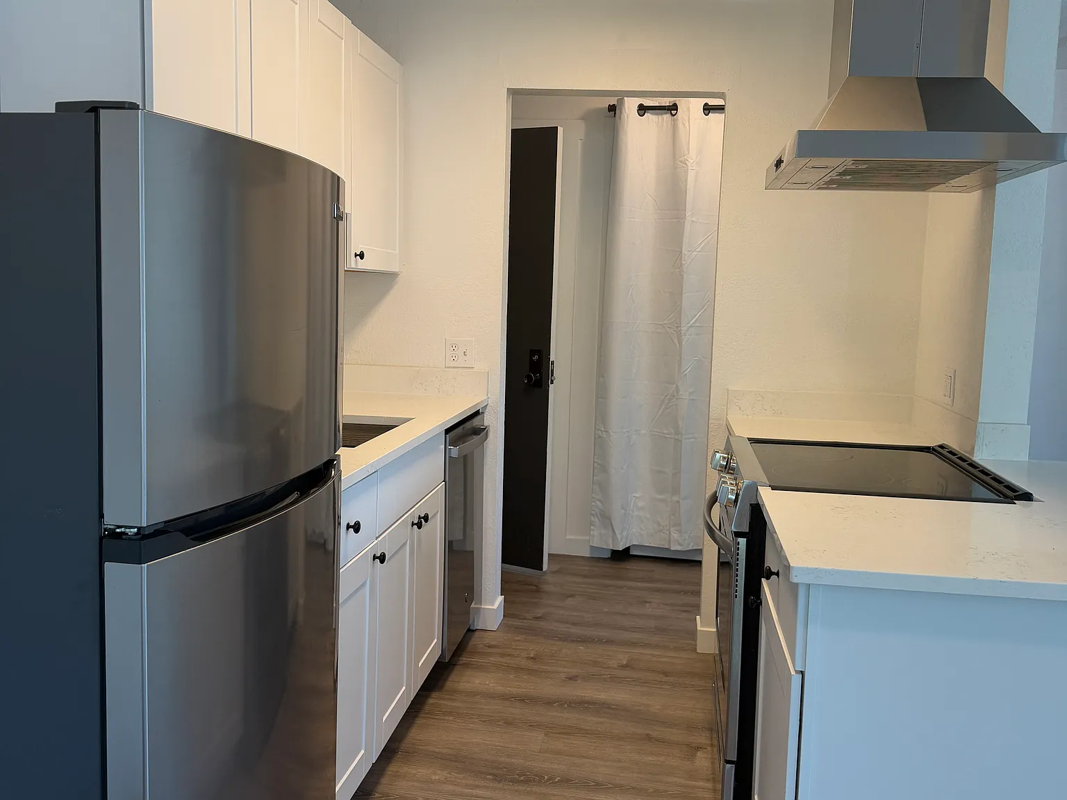 1 bed, 600 sqft, $1,800 — Photo 3