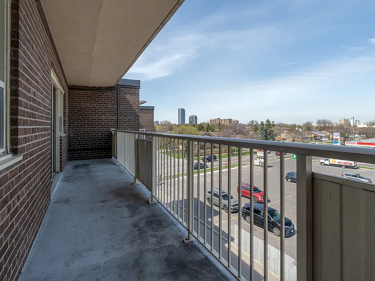 73 Clarence St — Photo 8