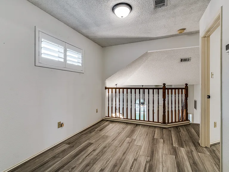 524 Raintree Cir — Photo 20