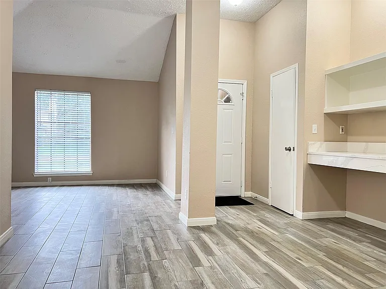 21414 Park Run Dr — Photo 6