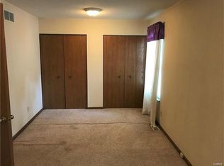 406 Saint Anthony Dr, Godfrey, IL 62035