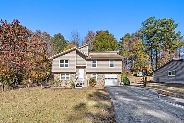 1st image of 3697 Chinaberry Ln