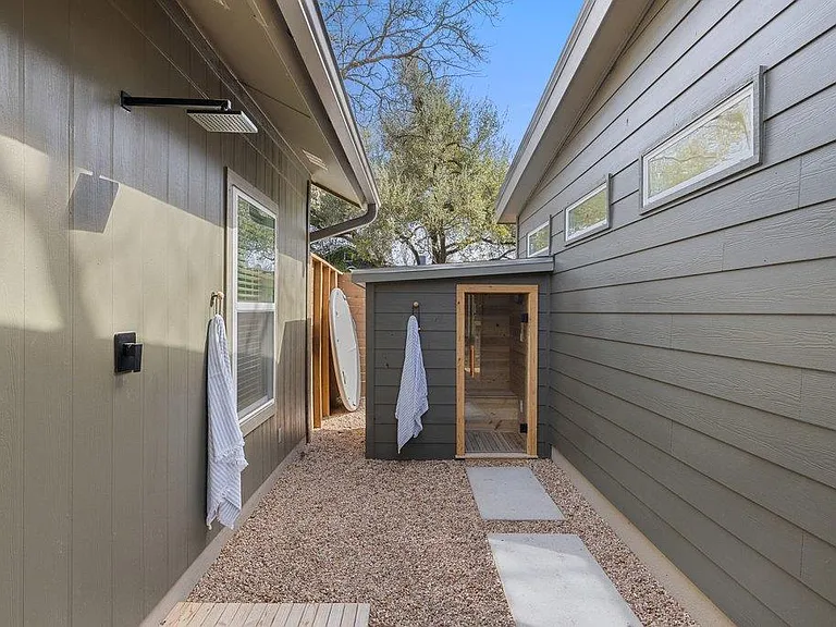 8202 Cache Dr — Photo 30