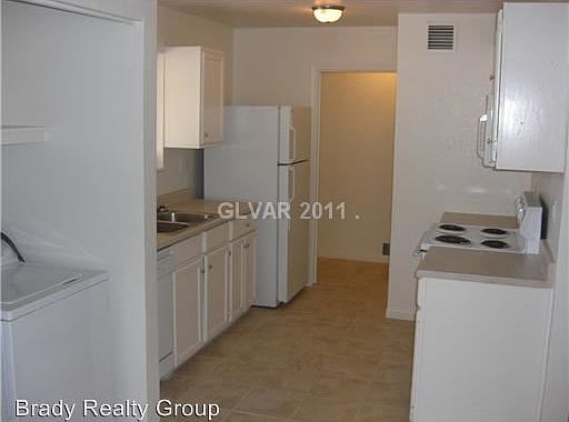 2nd image of 3119 Elmwood Pl
