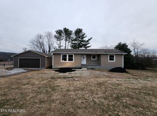 672 Harrison Ave, Lenoir City, TN 37771