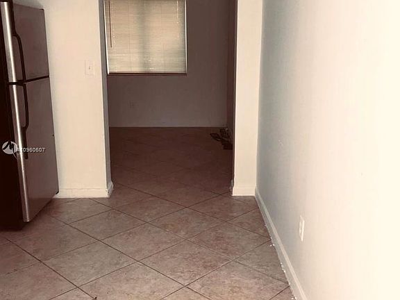 5th image of 828 SW 2nd St APT 1